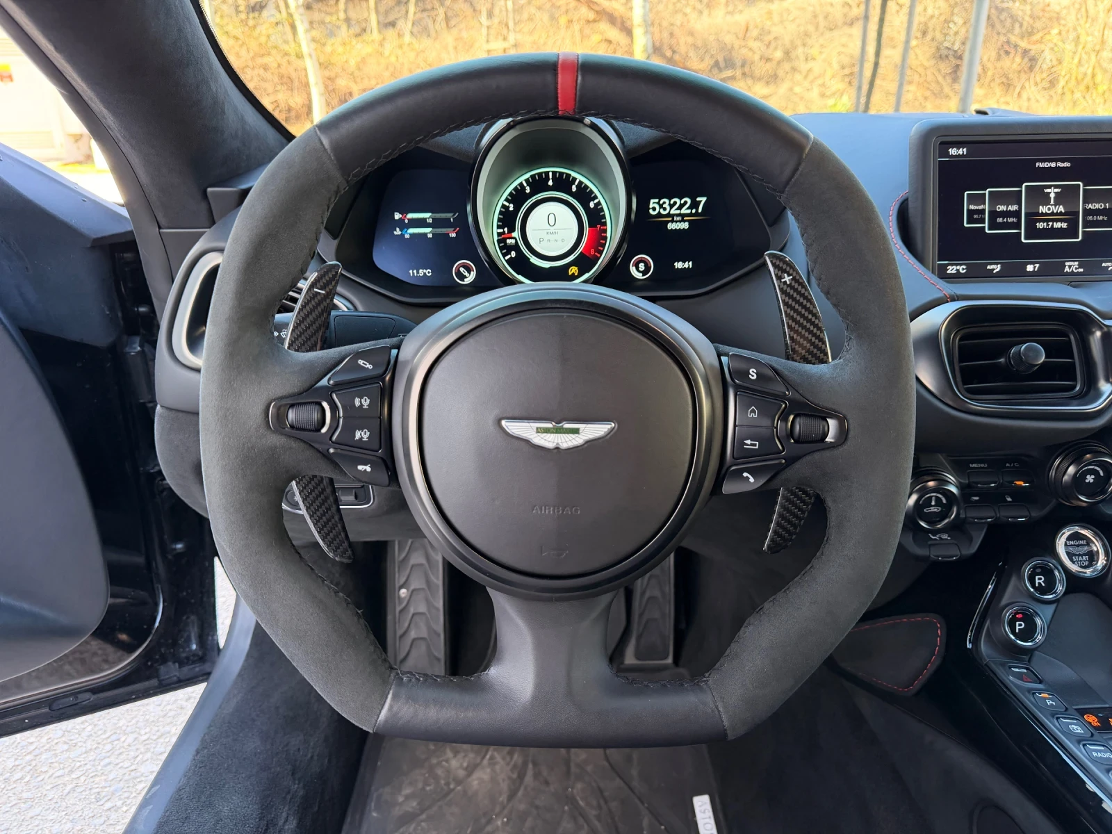 Aston Martin V8 Vantage F1 EDITION, снимка 11 - Автомобили и джипове - 54140144