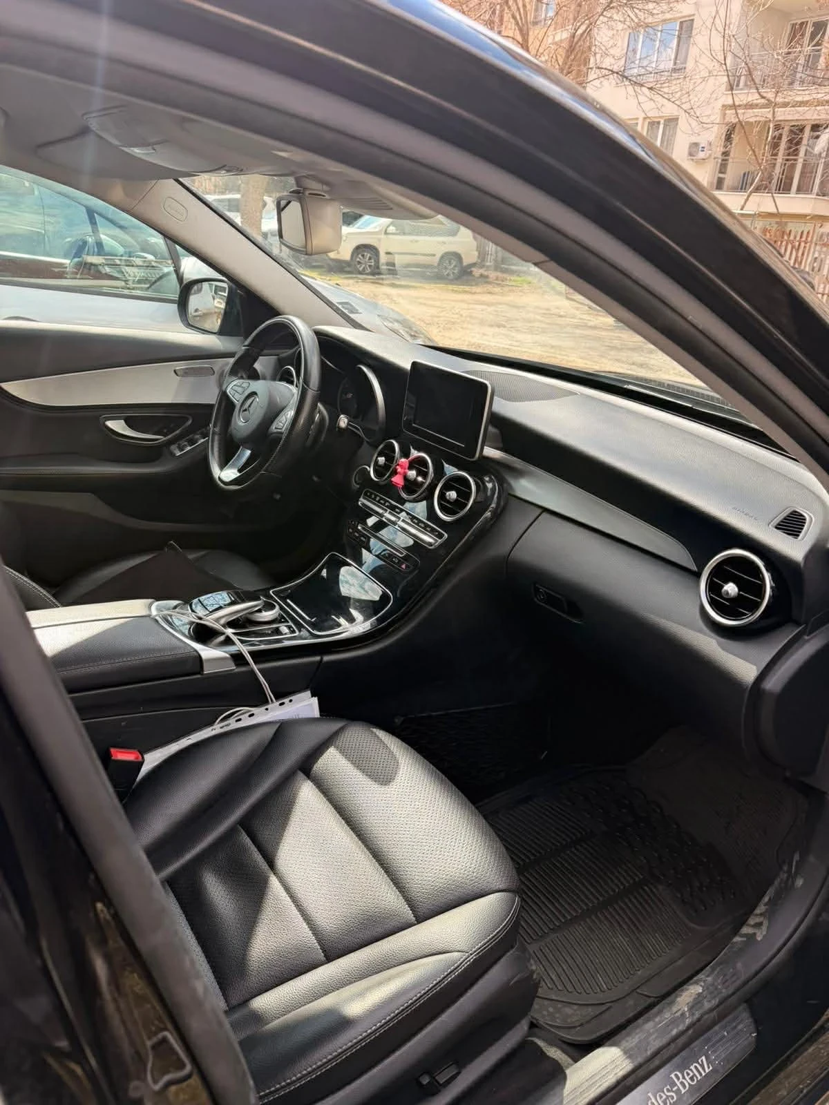 Mercedes-Benz C 200 Седан, снимка 9 - Автомобили и джипове - 54491176