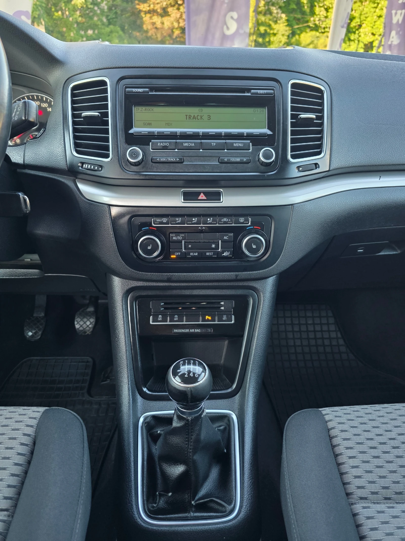 VW Sharan 2.0 TDI 140 к.с., снимка 10 - Автомобили и джипове - 54597817