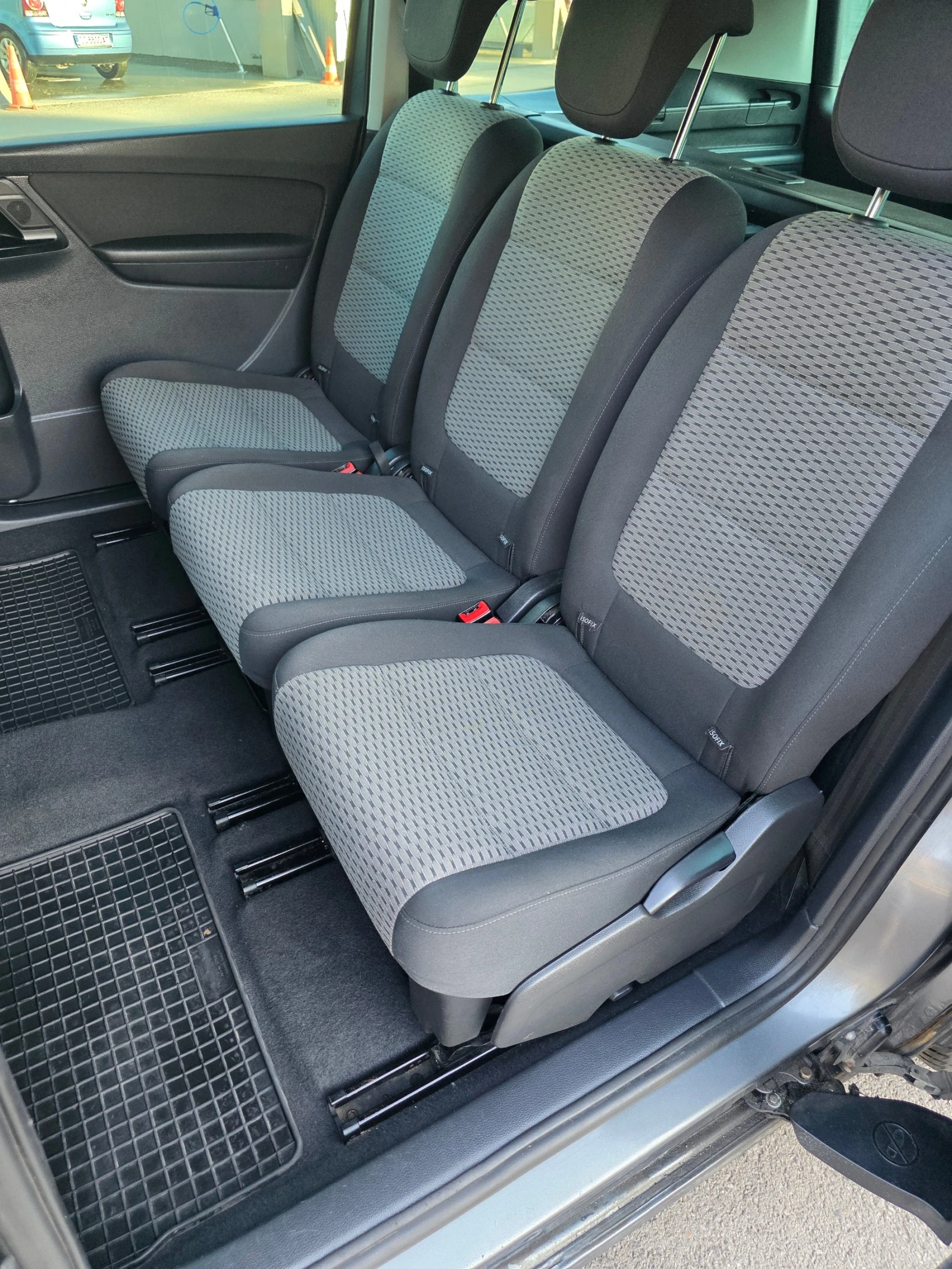 VW Sharan 2.0 TDI 140 к.с., снимка 11 - Автомобили и джипове - 54597817