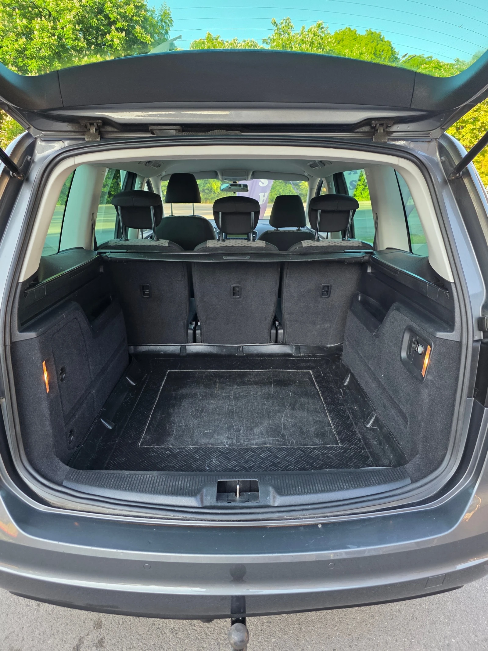 VW Sharan 2.0 TDI 140 к.с., снимка 14 - Автомобили и джипове - 54597817