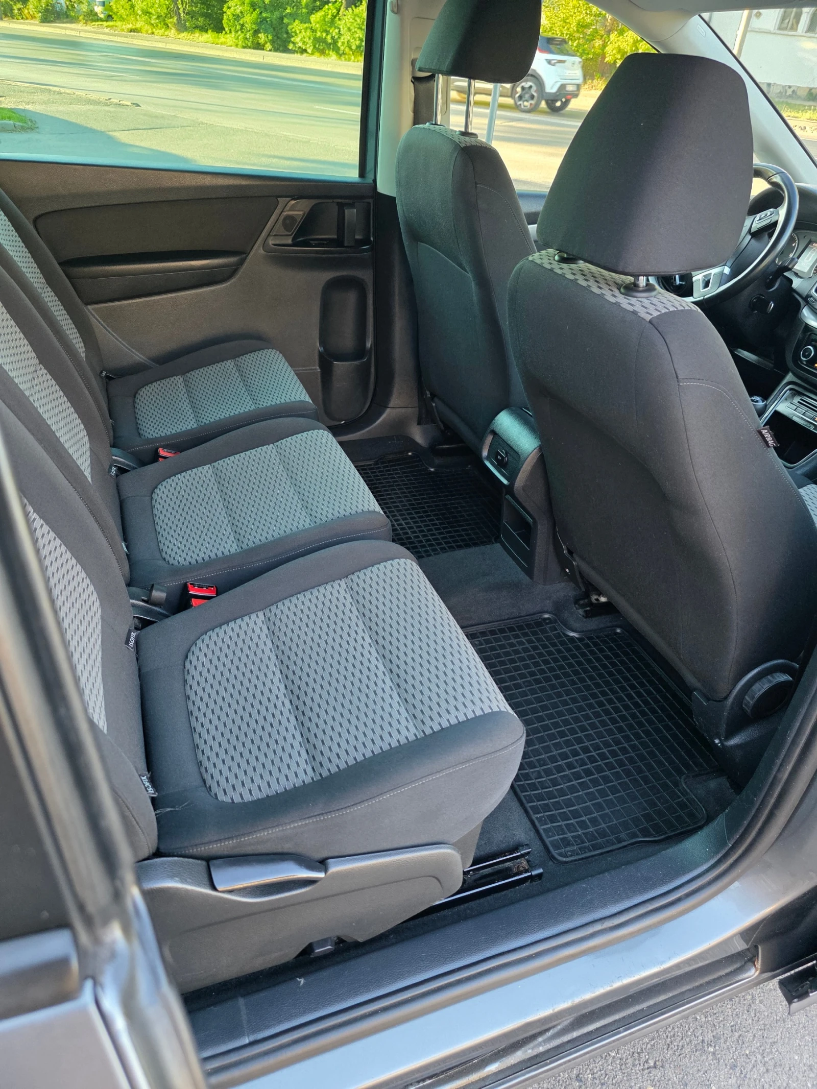 VW Sharan 2.0 TDI 140 к.с., снимка 12 - Автомобили и джипове - 54597817