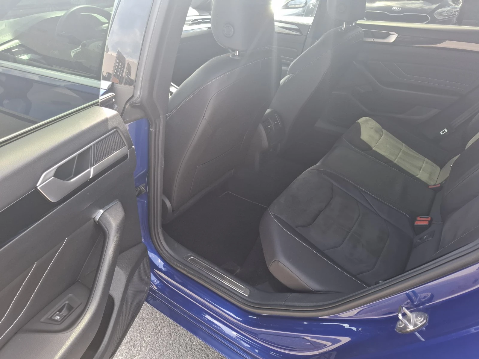 VW Arteon 2.0 TDI DSG R-Line Гаранция, снимка 7 - Автомобили и джипове - 54815535