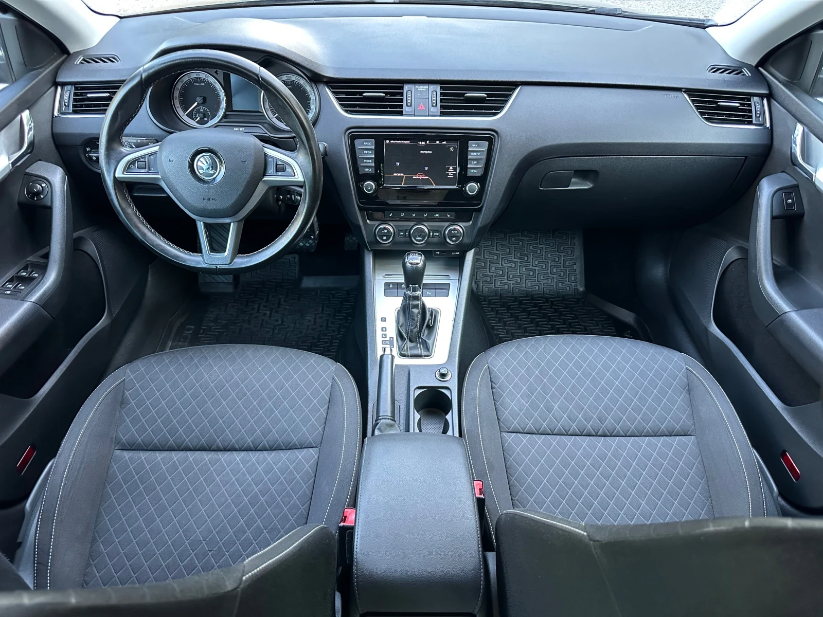 Skoda Octavia EDITION/2.0TDI/DSG, снимка 10 - Автомобили и джипове - 54991250