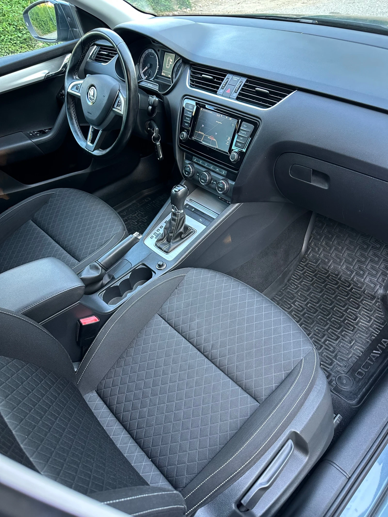 Skoda Octavia EDITION/2.0TDI/DSG, снимка 9 - Автомобили и джипове - 54991250
