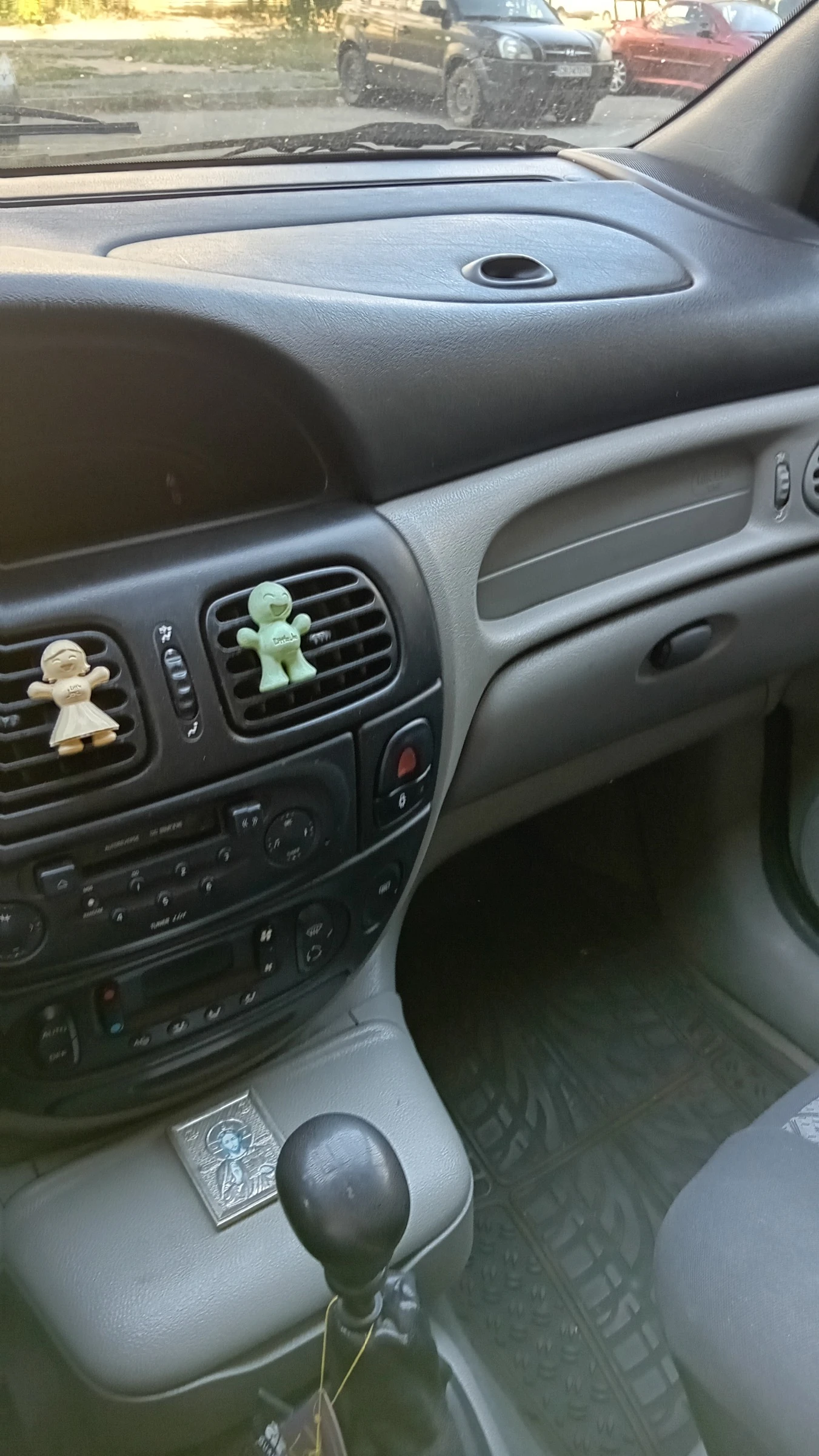 Renault Scenic 2.0 16V (137 к.с.) бензин/газ, снимка 7 - Автомобили и джипове - 56057918