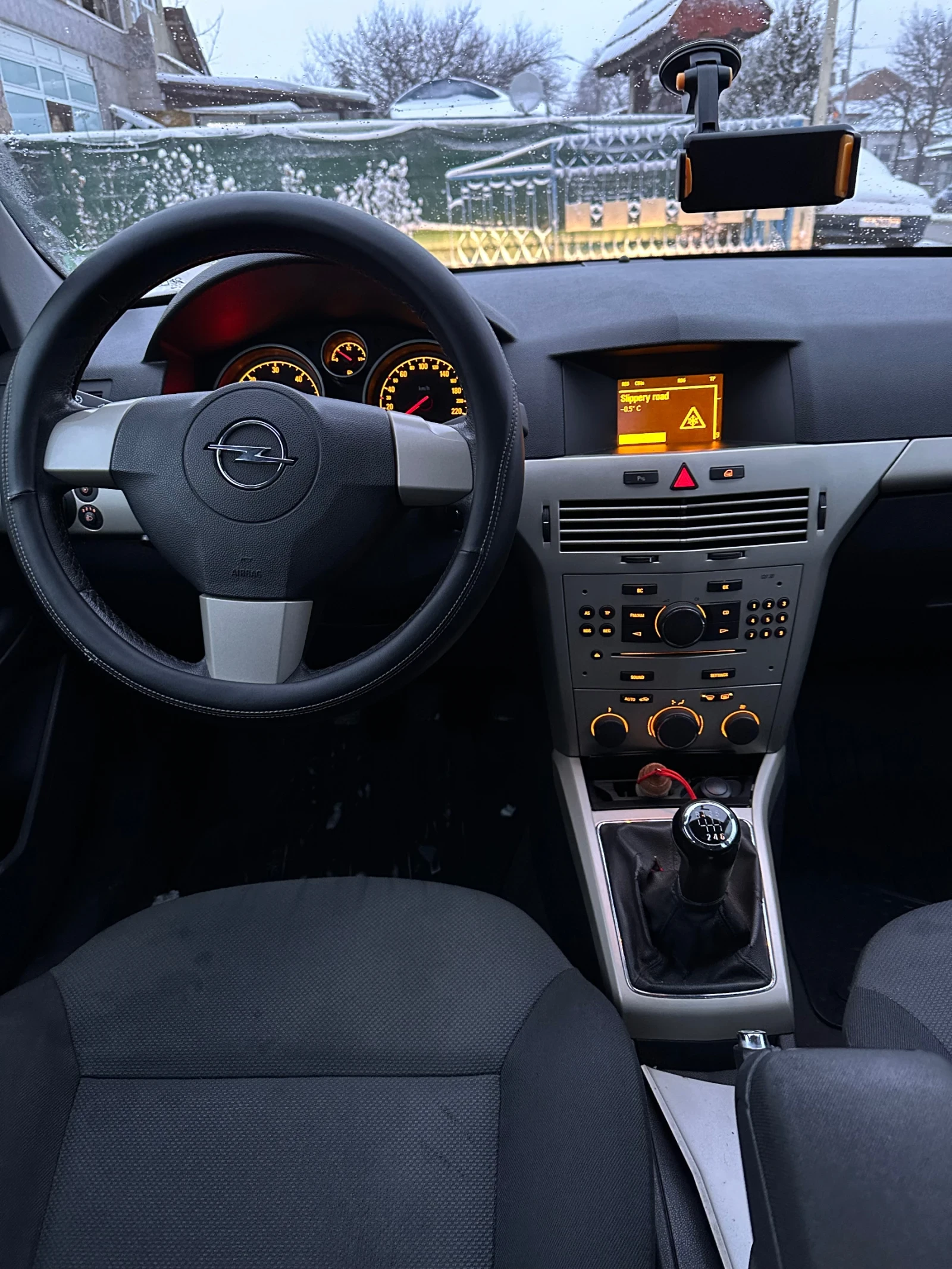 Opel Astra 1.9 CDTI, снимка 7 - Автомобили и джипове - 56297505
