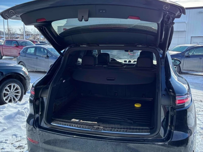 Porsche Cayenne  E HYBRID AWD * ОБДУХВАНЕ* 360 КАМЕРА* ПАНОРАМА* , снимка 14 - Автомобили и джипове - 53386397