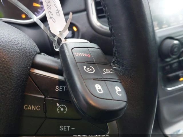 Jeep Grand cherokee 4x4* Пано* Keyless* Камера* Алкантара* Remote Star, снимка 12 - Автомобили и джипове - 53216130