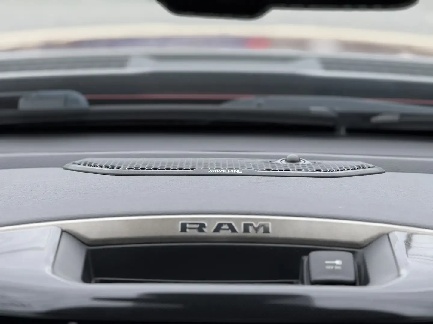 Dodge RAM 1500 SPORT, HEMI, ALPINE, PANORAMA,  | Mobile.bg   10