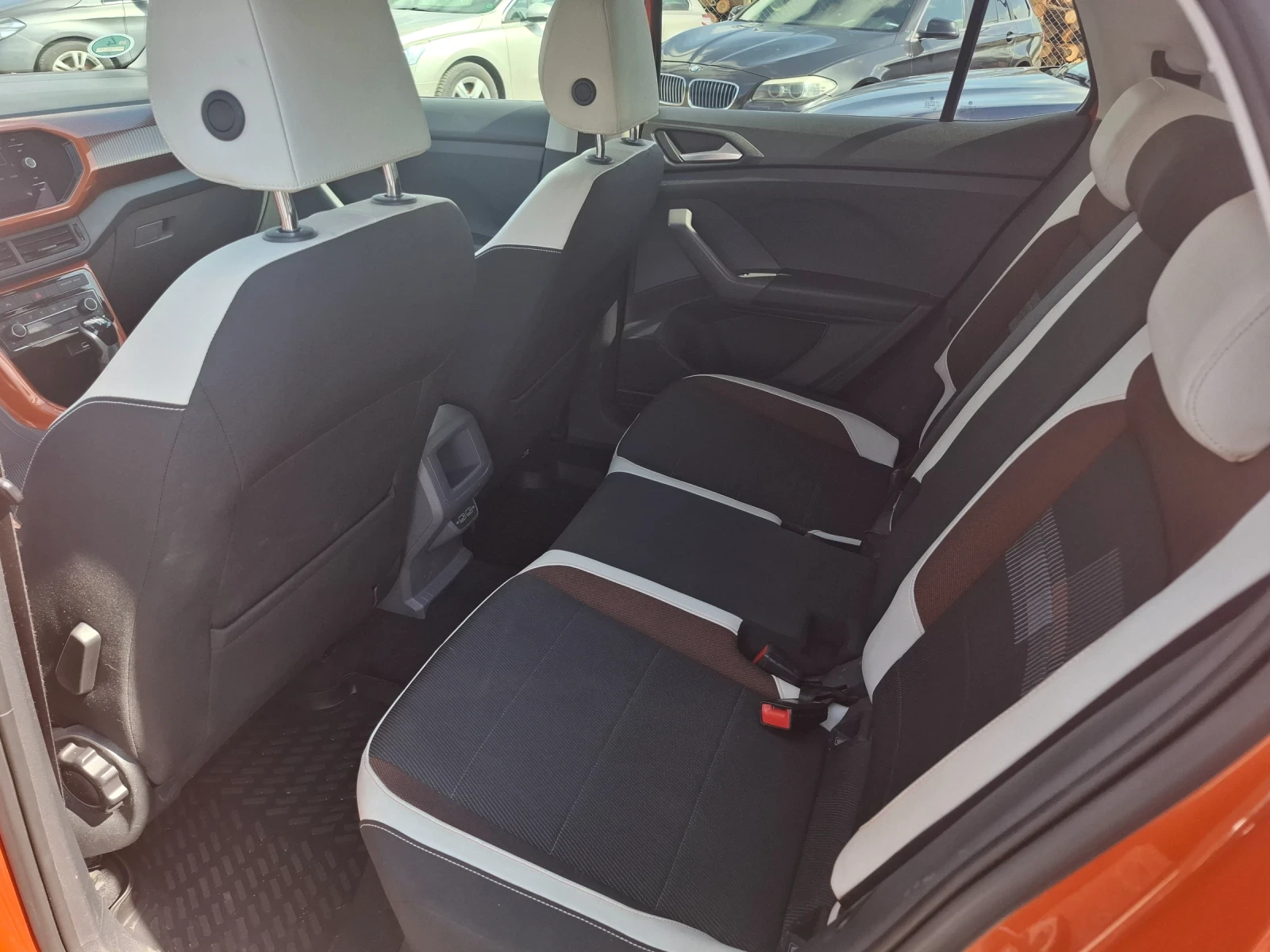 VW T-Cross, снимка 8 - Автомобили и джипове - 54045608