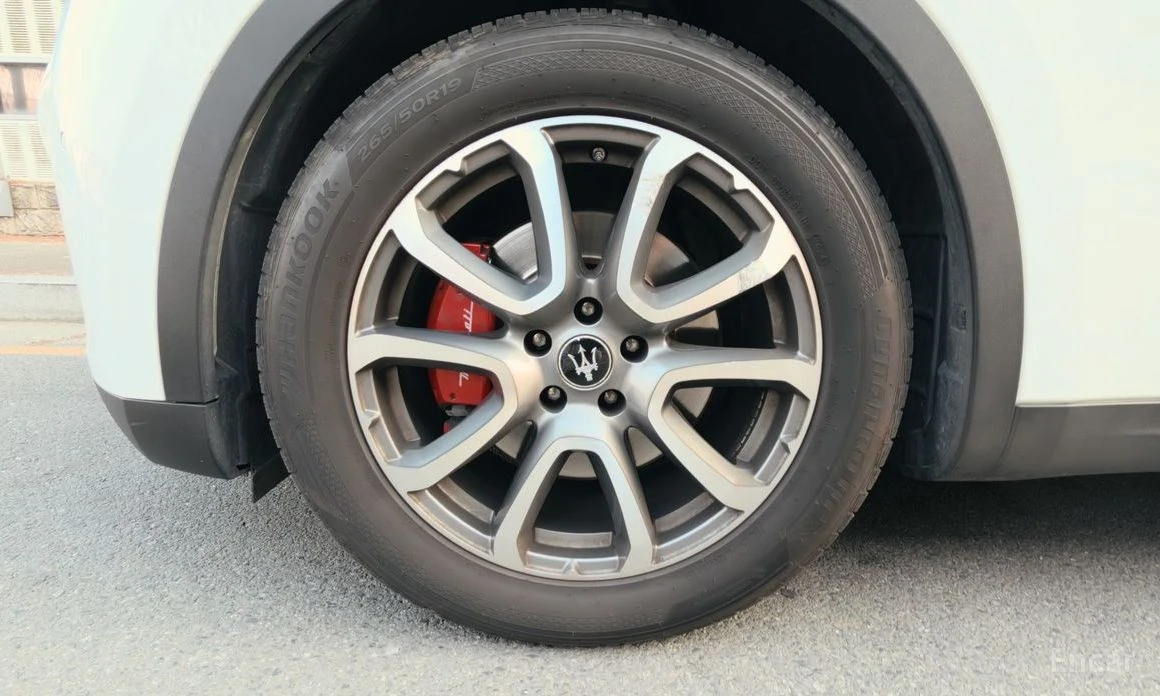 Maserati Levante 3.0* AWD* PREMIUM* ПОДГРЕВ* ОБДУХВАНЕ* LANE* ASSIS, снимка 5 - Автомобили и джипове - 54227973