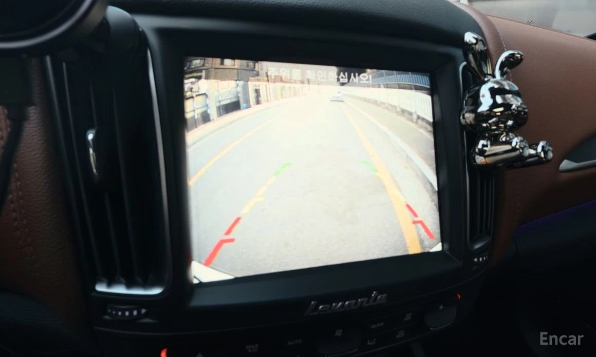 Maserati Levante 3.0* AWD* PREMIUM* ПОДГРЕВ* ОБДУХВАНЕ* LANE* ASSIS, снимка 10 - Автомобили и джипове - 54227973