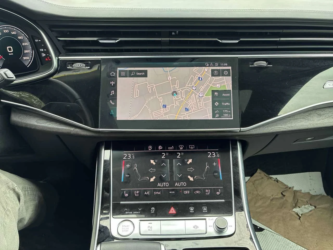 Audi Q8 Technik  CARFAX, снимка 9 - Автомобили и джипове - 54300786