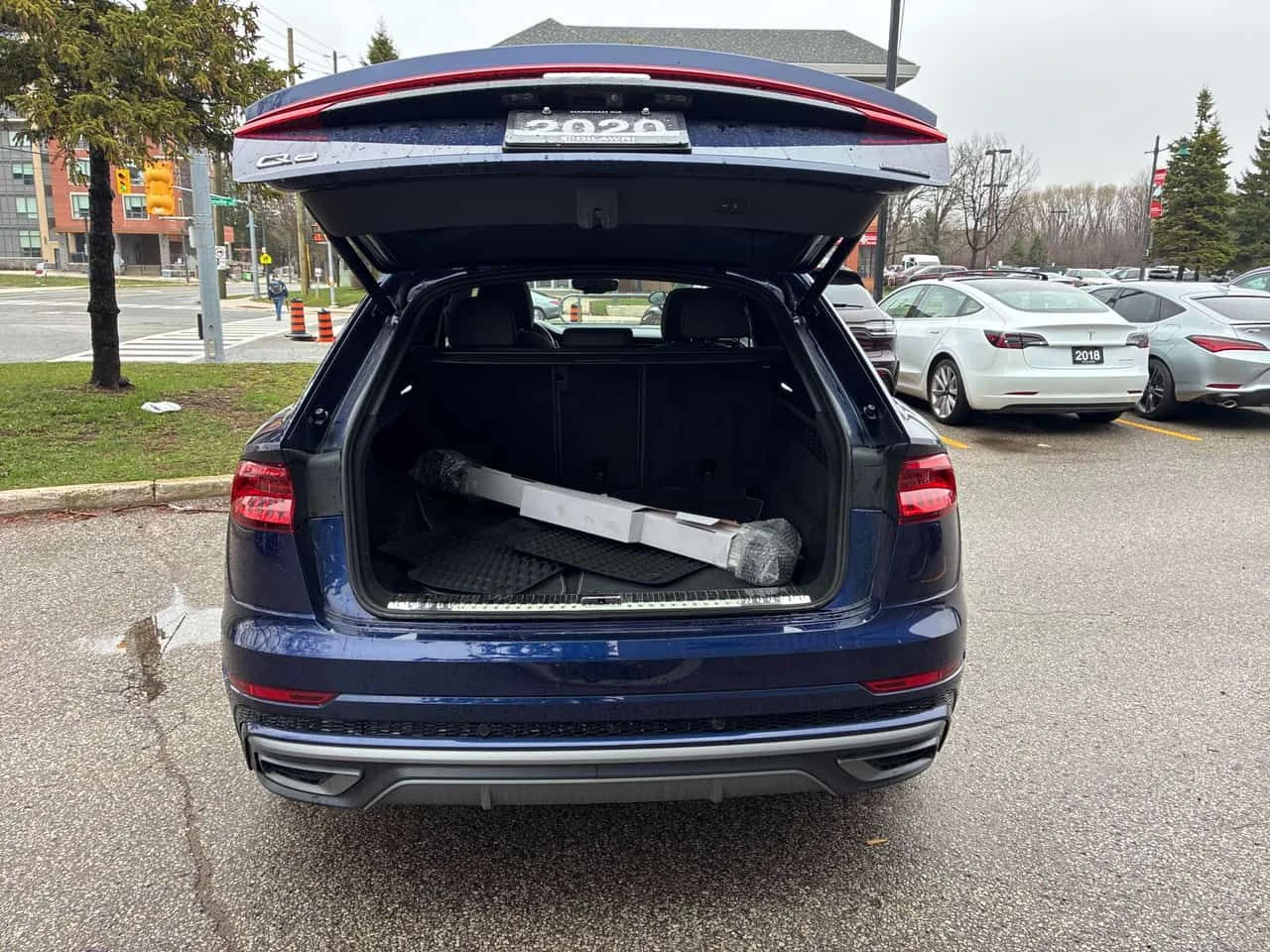 Audi Q8 Technik  CARFAX, снимка 15 - Автомобили и джипове - 54300786