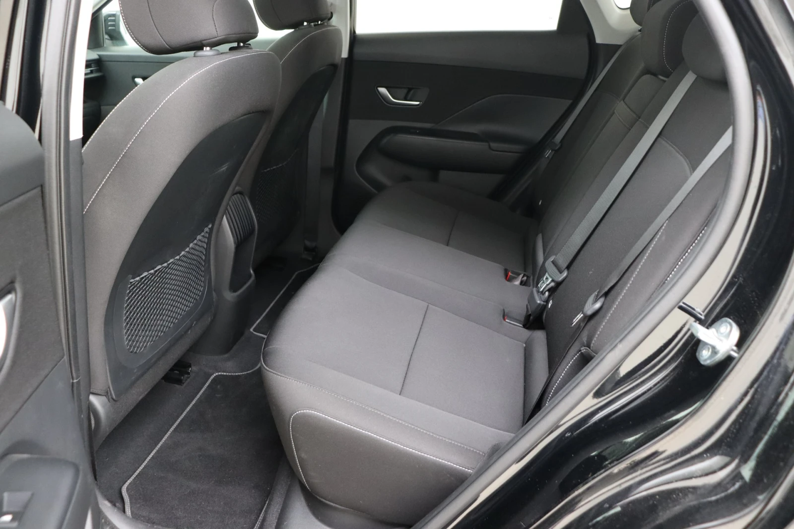 Hyundai Kona, снимка 13 - Автомобили и джипове - 54407507