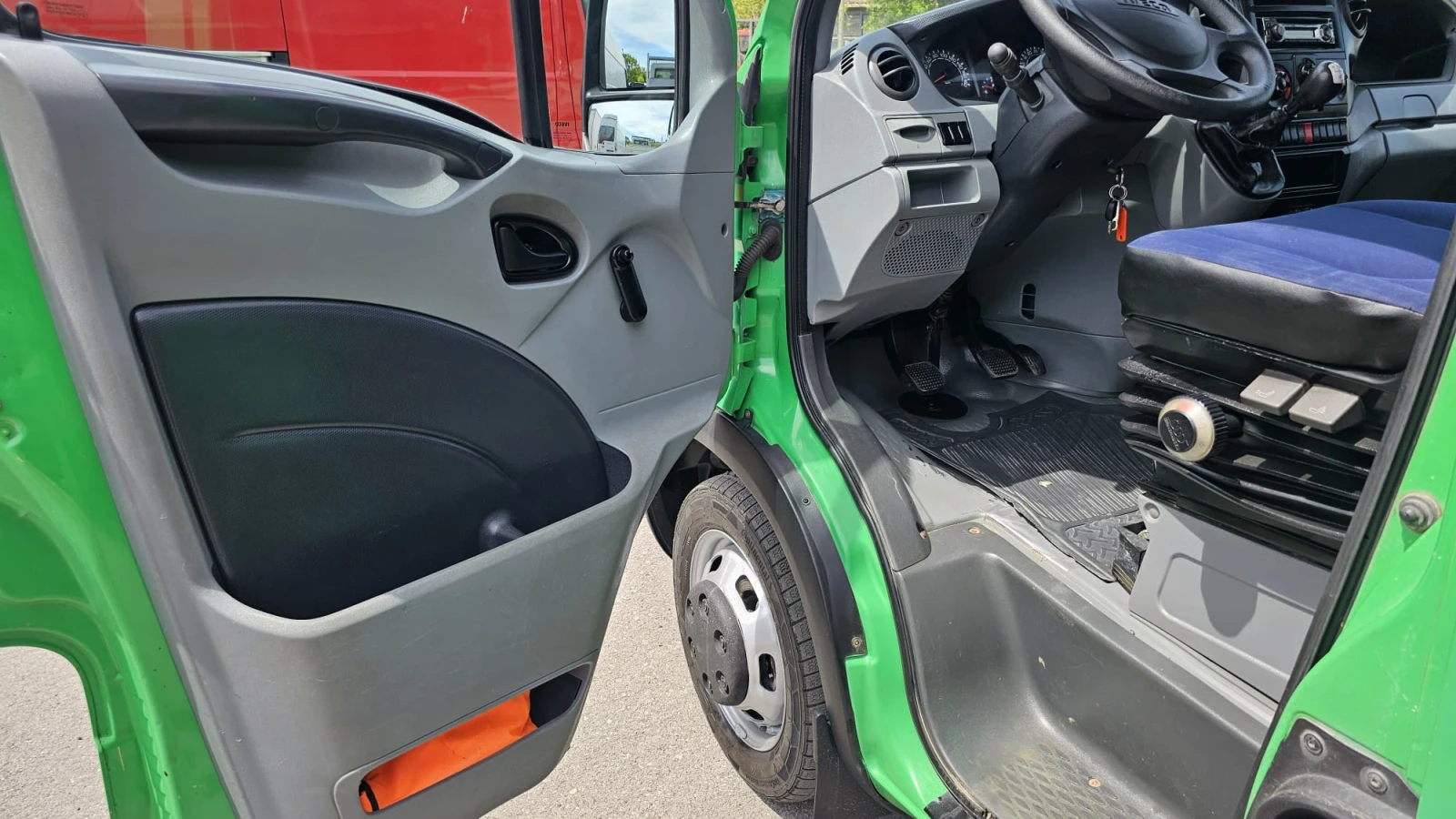 Iveco Daily 35C15 3.0D 6SP CH-N1-СОБСТВЕН ХОД-РЕАЛНИ КМ-ЛИЗИНГ, снимка 7 - Бусове и автобуси - 54627372