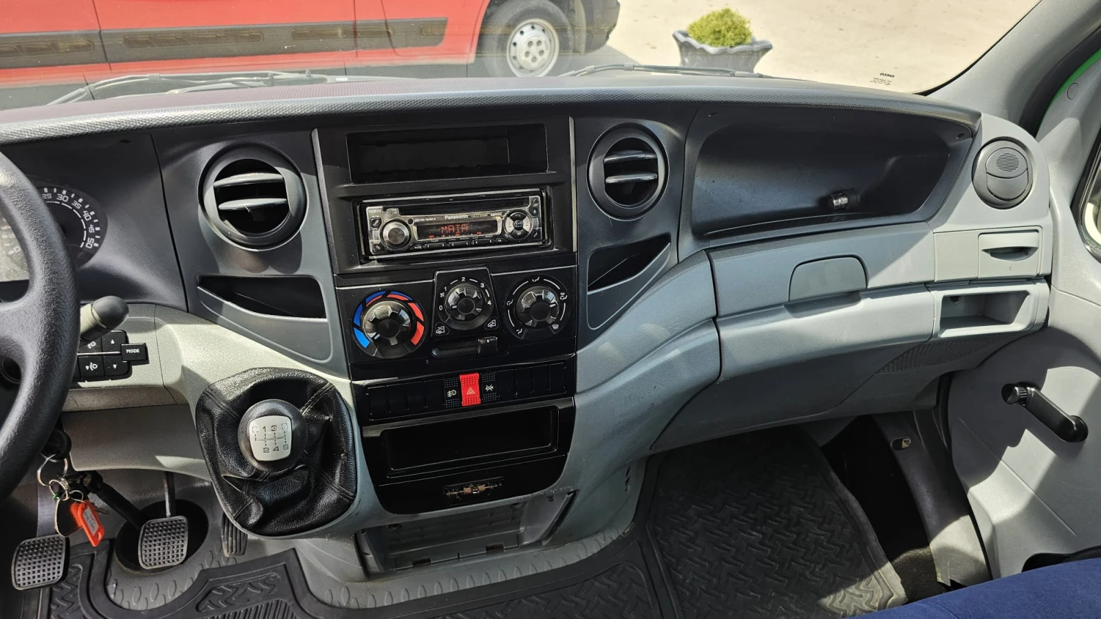 Iveco Daily 35C15 3.0D 6SP CH-N1-СОБСТВЕН ХОД-РЕАЛНИ КМ-ЛИЗИНГ, снимка 10 - Бусове и автобуси - 54627372