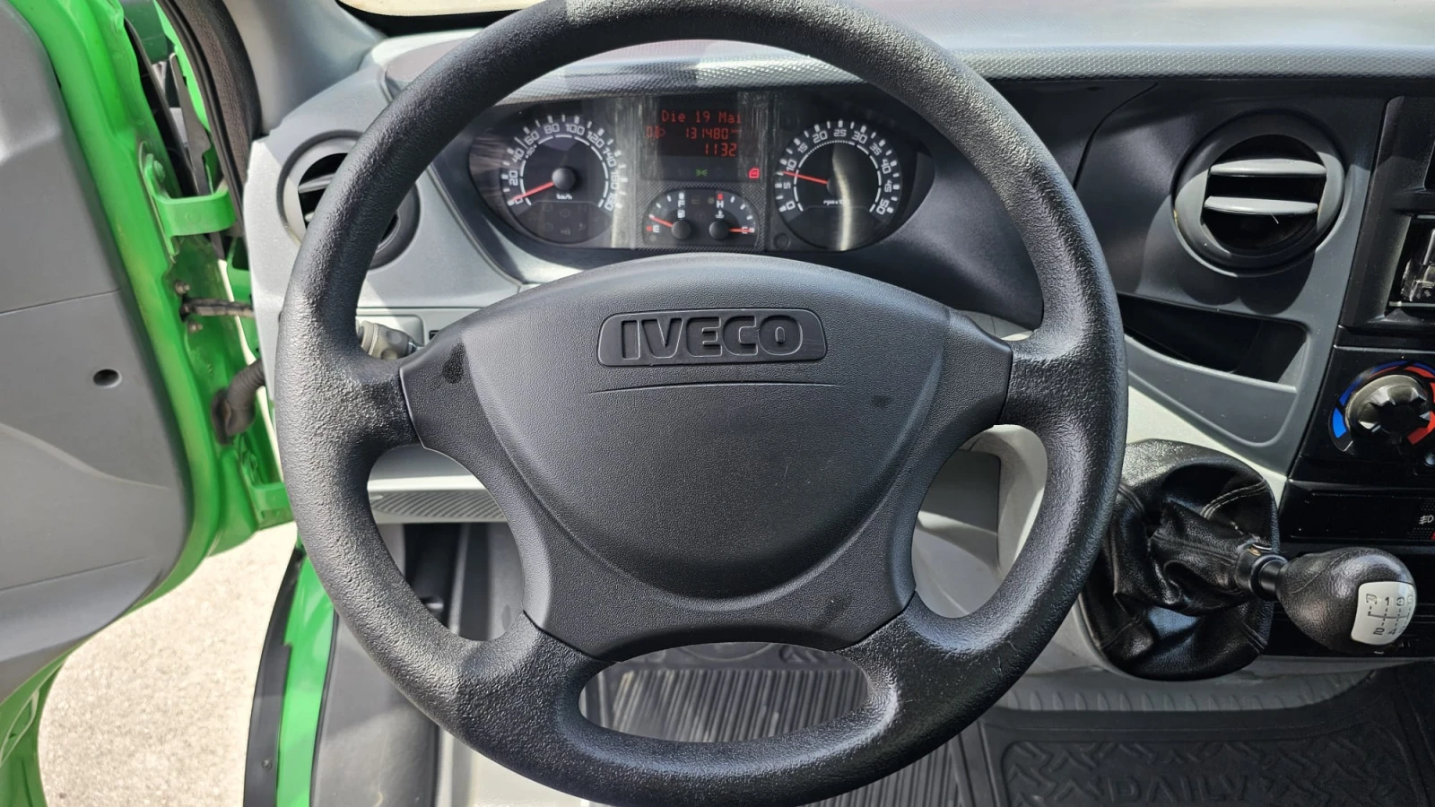 Iveco Daily 35C15 3.0D 6SP CH-N1-СОБСТВЕН ХОД-РЕАЛНИ КМ-ЛИЗИНГ, снимка 9 - Бусове и автобуси - 54627372
