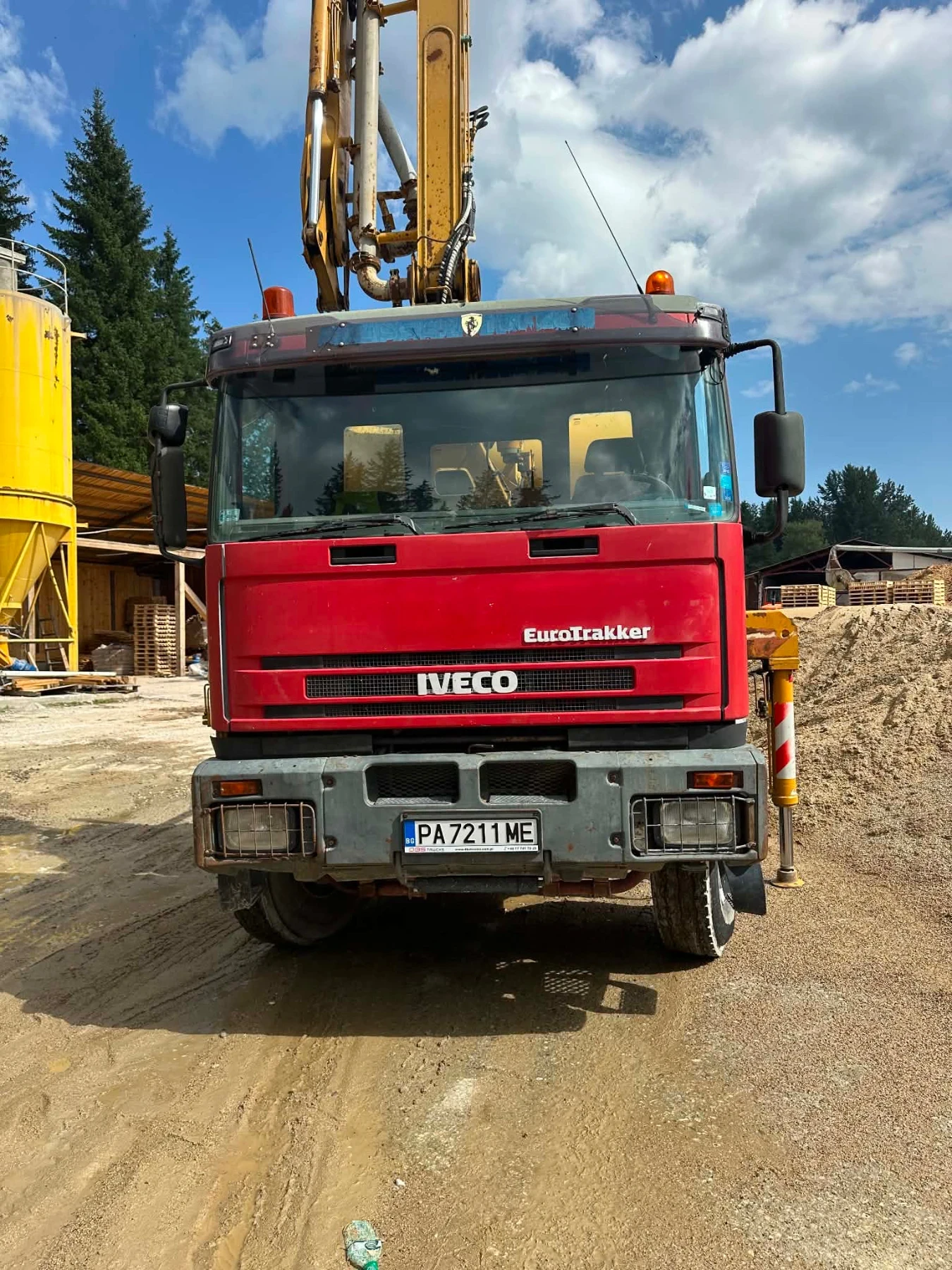 Бетон помпа Iveco Tracker