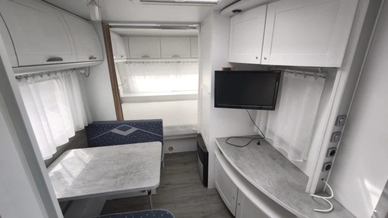 Каравана Burstner Ventana Clasik 410 TS , снимка 11 - Каравани и кемпери - 49965960