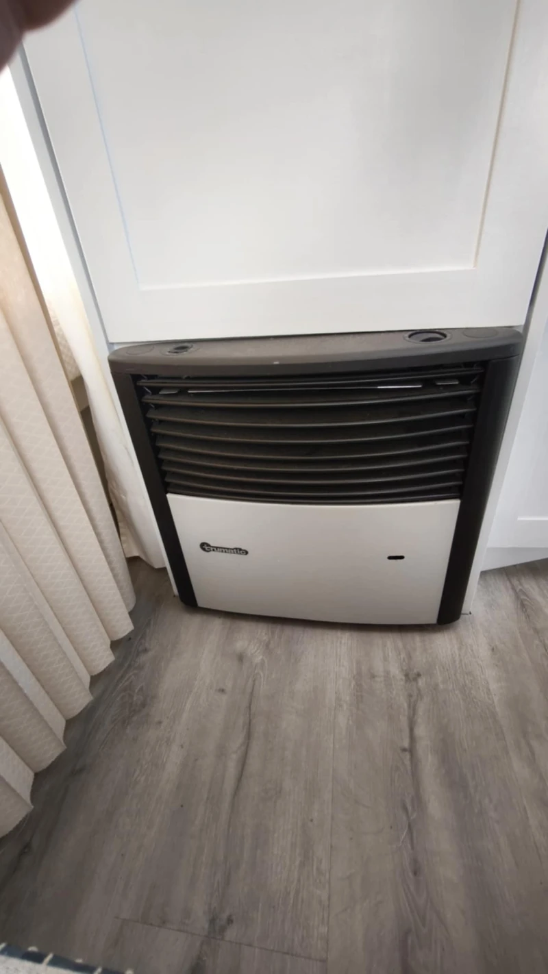 Каравана Burstner Ventana Clasik 410 TS , снимка 17 - Каравани и кемпери - 49965960