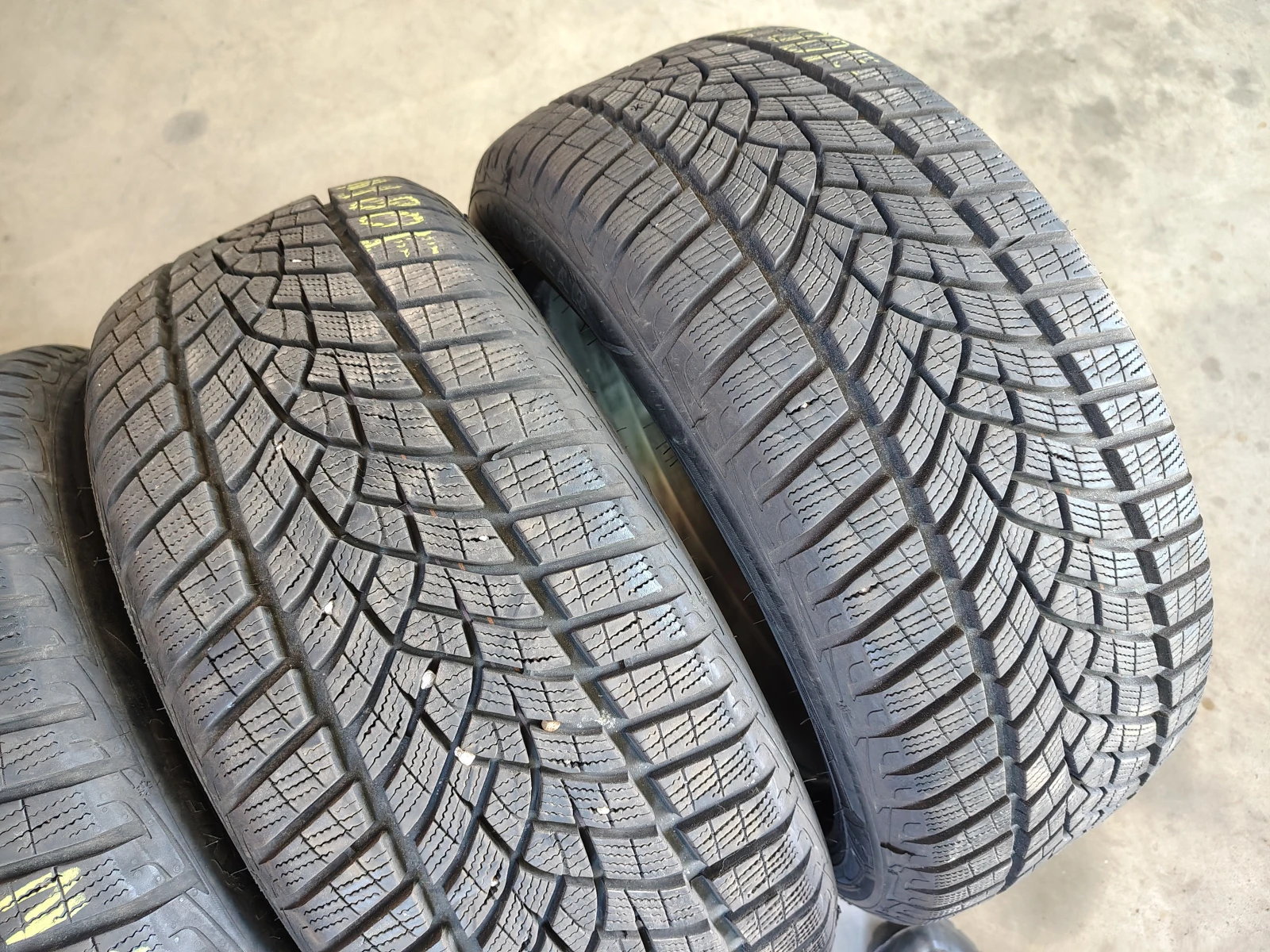 Гуми Зимни 225/50R17, снимка 3 - Гуми и джанти - 55845593