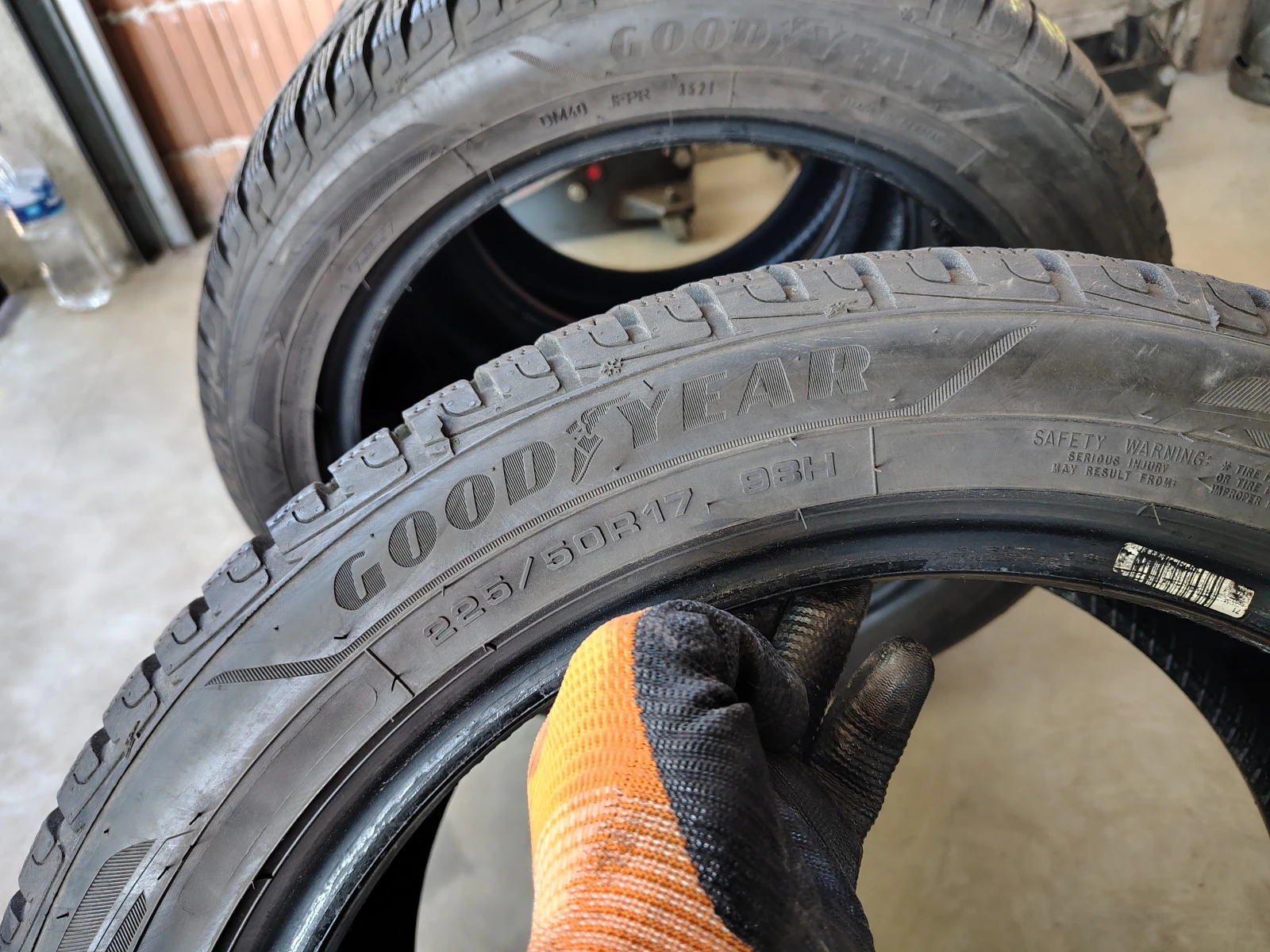 Гуми Зимни 225/50R17, снимка 4 - Гуми и джанти - 55845593