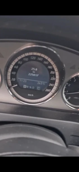 Mercedes-Benz C 200 * 184* PDC* XENON* LED* TUV * КОЖА* F1* AUT* AMG, снимка 9