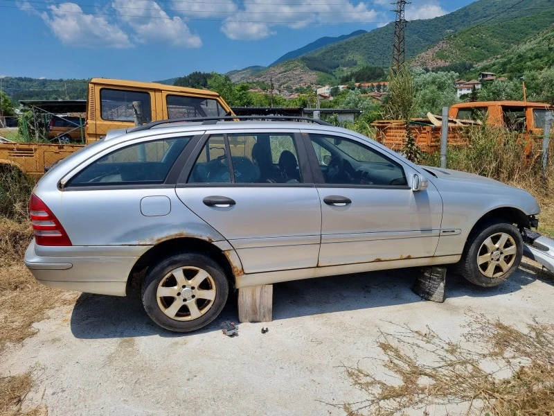 Mercedes-Benz C 220 C220 CDI ..6 СКОРОСТИ.., снимка 5 - Автомобили и джипове - 48471234