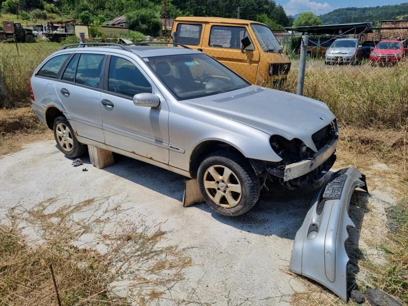 Mercedes-Benz C 220 C220 CDI ..6 СКОРОСТИ.., снимка 4 - Автомобили и джипове - 48471234