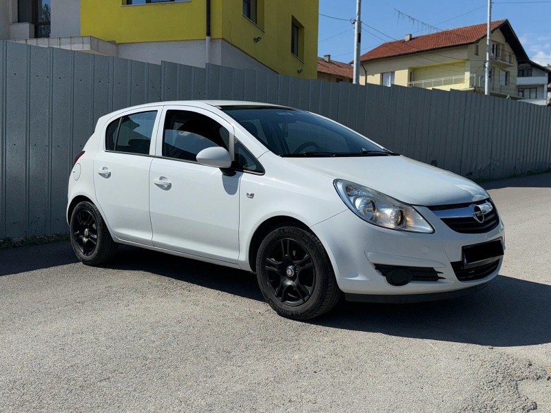 Opel Corsa 1.4i Климатик, снимка 4 - Автомобили и джипове - 46409228