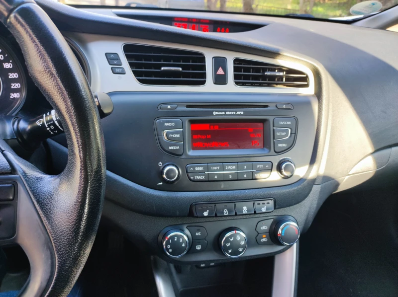 Kia Ceed 1, 6 diesel 128 к.с., снимка 10 - Автомобили и джипове - 52695930