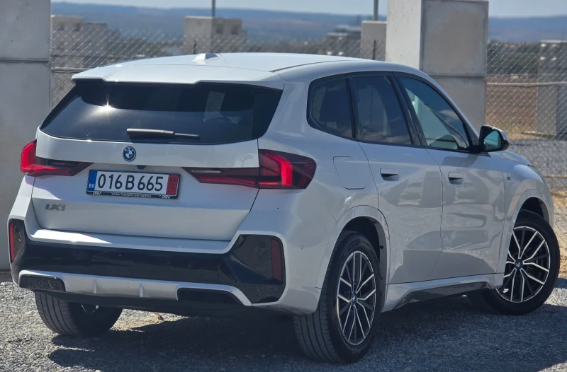 BMW iX1 XDrive30* M-pack * бяла перла * в гаранция * , снимка 4 - Автомобили и джипове - 51643731