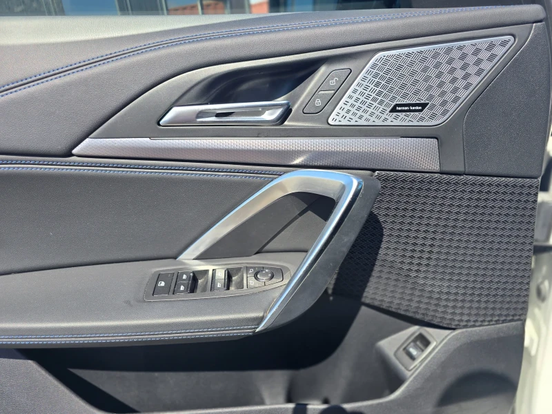 BMW iX1 XDrive30* M-pack * бяла перла * в гаранция * , снимка 10 - Автомобили и джипове - 51643731