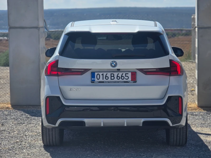 BMW iX1 XDrive30* M-pack * бяла перла * в гаранция * , снимка 5 - Автомобили и джипове - 51643731