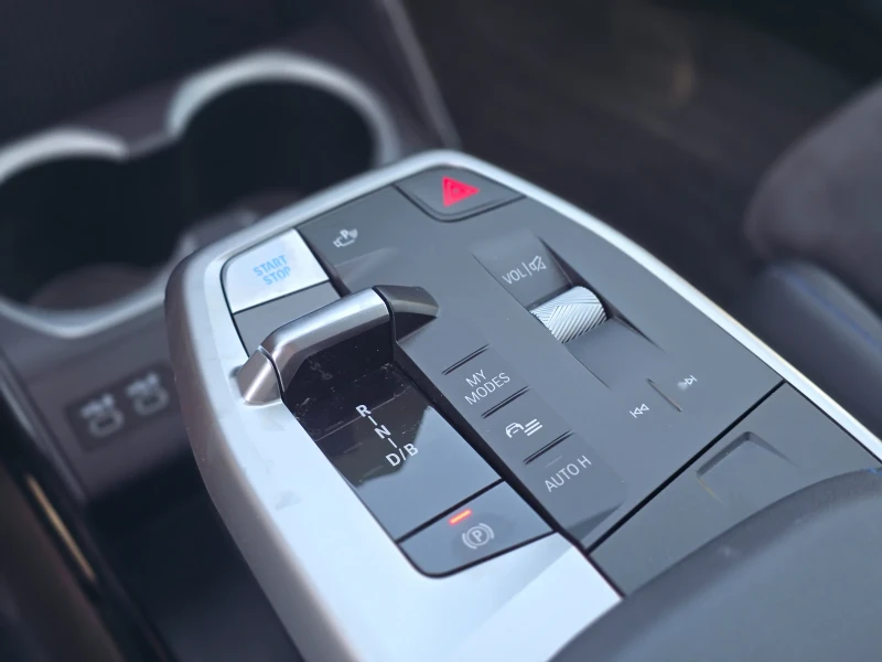 BMW iX1 XDrive30* M-pack * бяла перла * в гаранция * , снимка 17 - Автомобили и джипове - 51643731