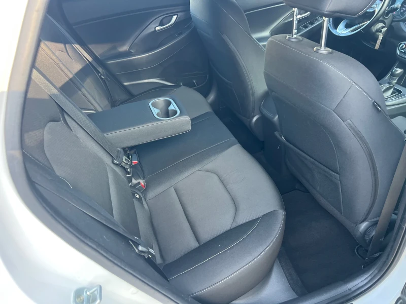 Hyundai I30 1.6d, ШВЕЙЦАРИЯ, снимка 10 - Автомобили и джипове - 52059256