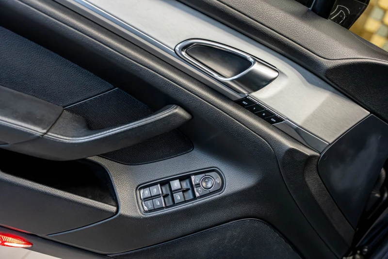 Porsche Panamera Diesel, снимка 9 - Автомобили и джипове - 52442945