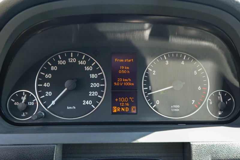 Mercedes-Benz A 150 1.5i, снимка 11 - Автомобили и джипове - 52803268