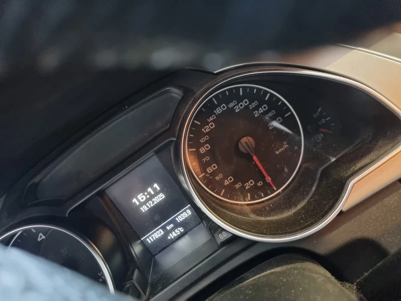 Audi A5 2.0TDI Sline quattro 117000km, снимка 7 - Автомобили и джипове - 53541357