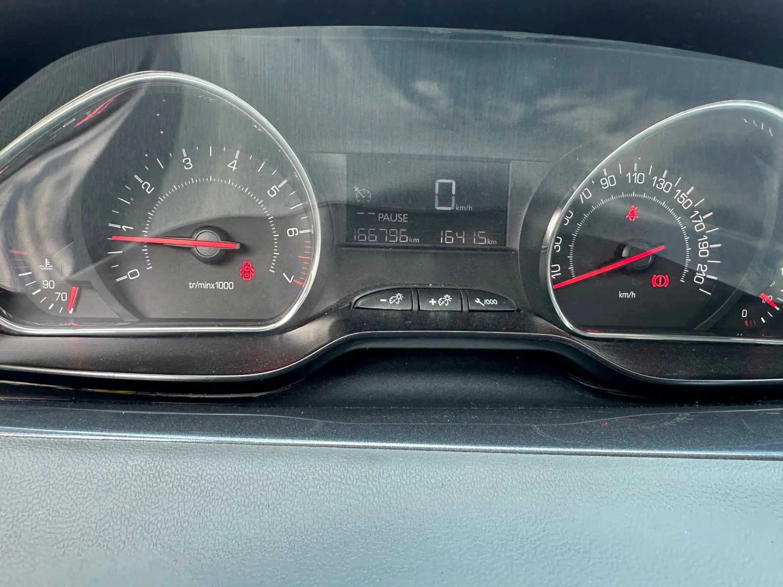 Peugeot 208 1.2i Euro5B Navi  - изображение 9