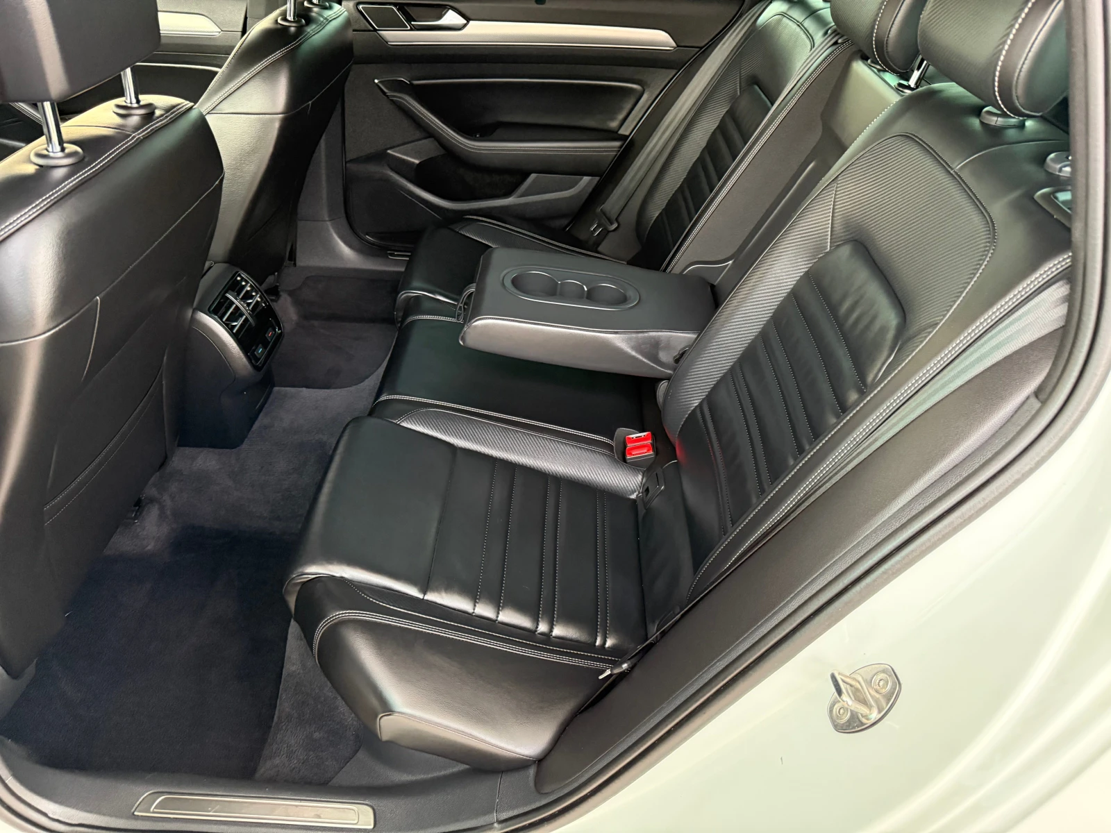 VW Passat 2.0 tdi R-line - изображение 10
