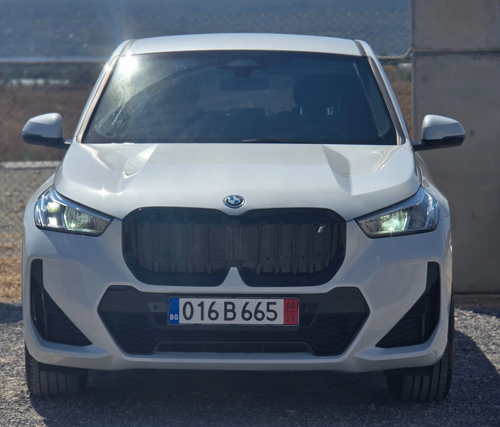 BMW iX1 XDrive30* M-pack * бяла перла * в гаранция *  - изображение 2