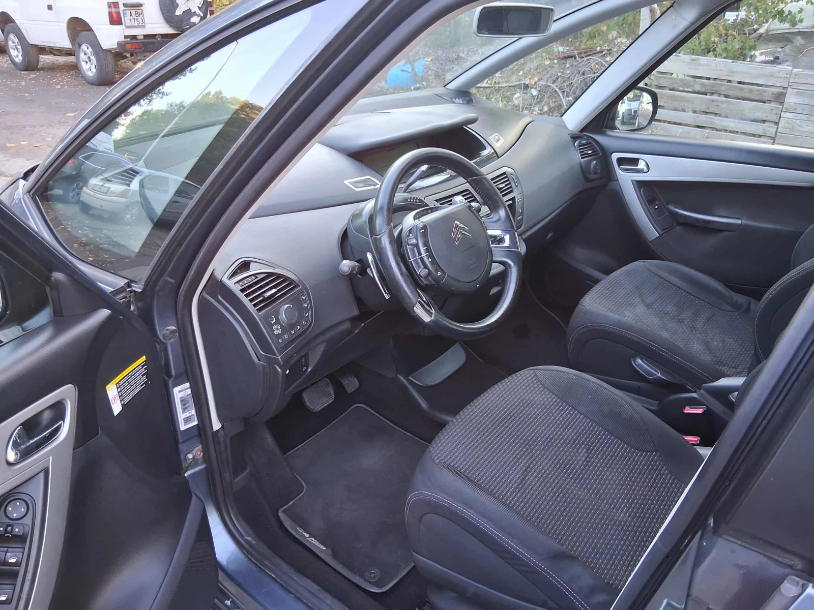Citroen C4 Picasso 1.6 HDI - изображение 9