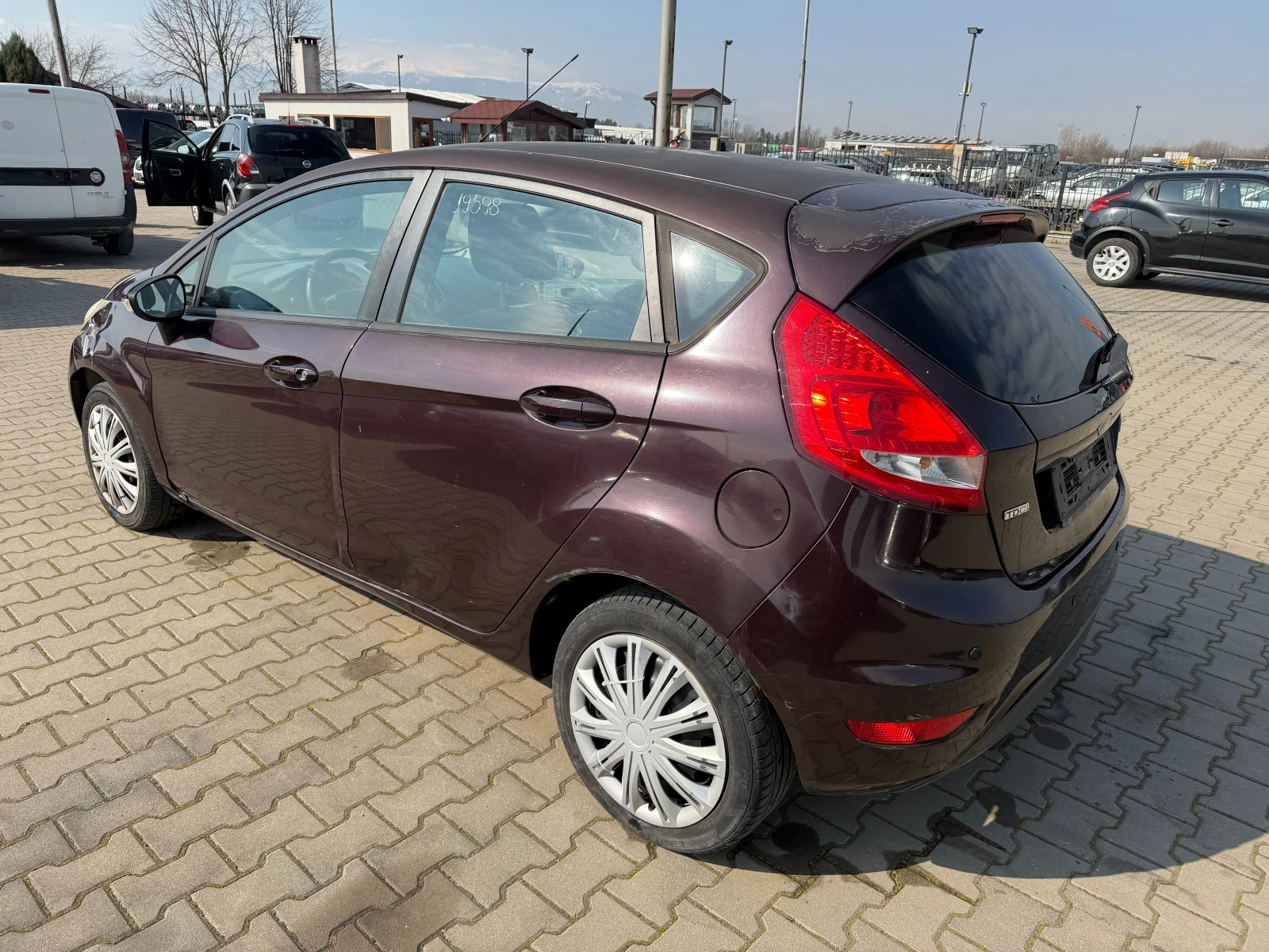 Ford Fiesta 1.4D EURO 4, снимка 8 - Автомобили и джипове - 53865172