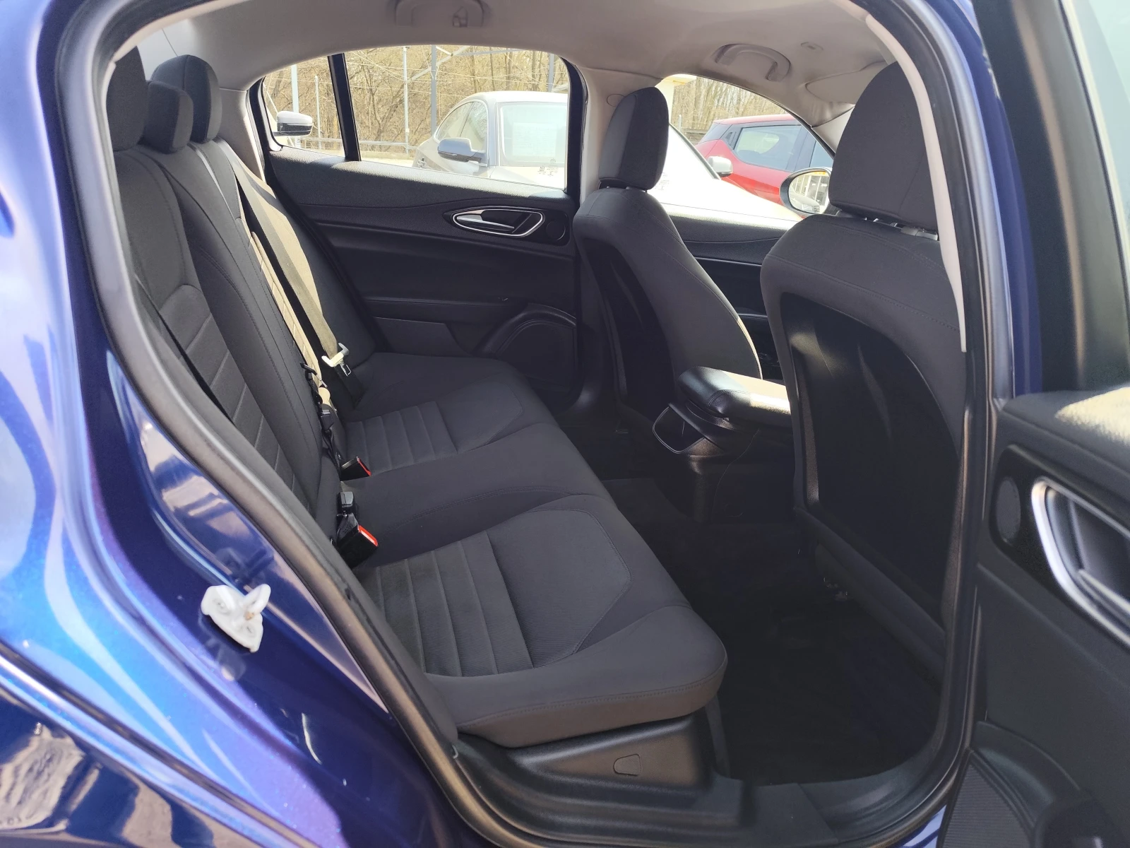 Alfa Romeo Giulia 2.2D* АВТОМАТИК* EURO6B* NAVI* , снимка 11 - Автомобили и джипове - 53875307