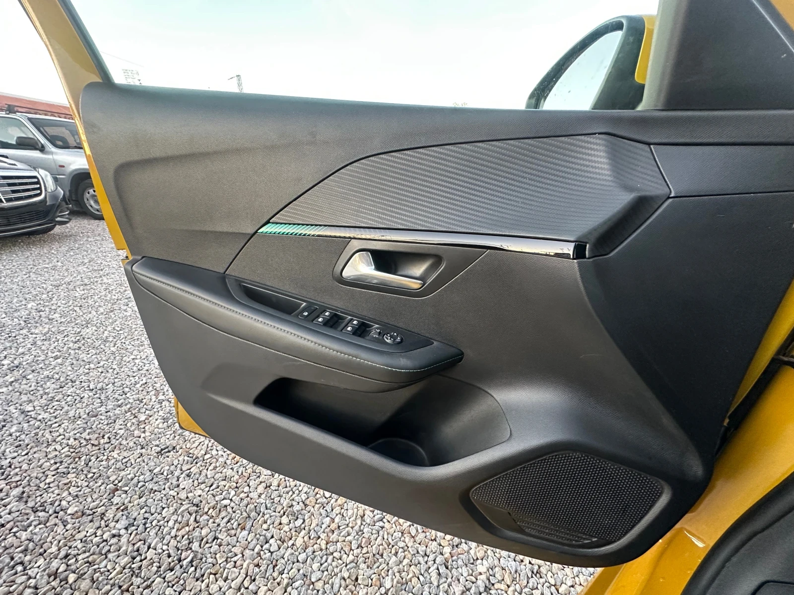 Peugeot 208 1.5 BLUEHDI, снимка 13 - Автомобили и джипове - 53972796