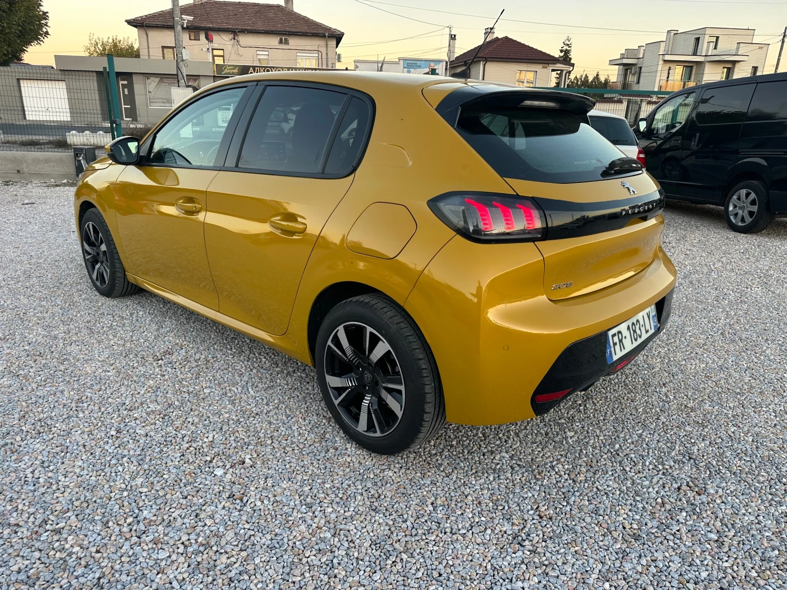 Peugeot 208 1.5 BLUEHDI, снимка 4 - Автомобили и джипове - 53972796