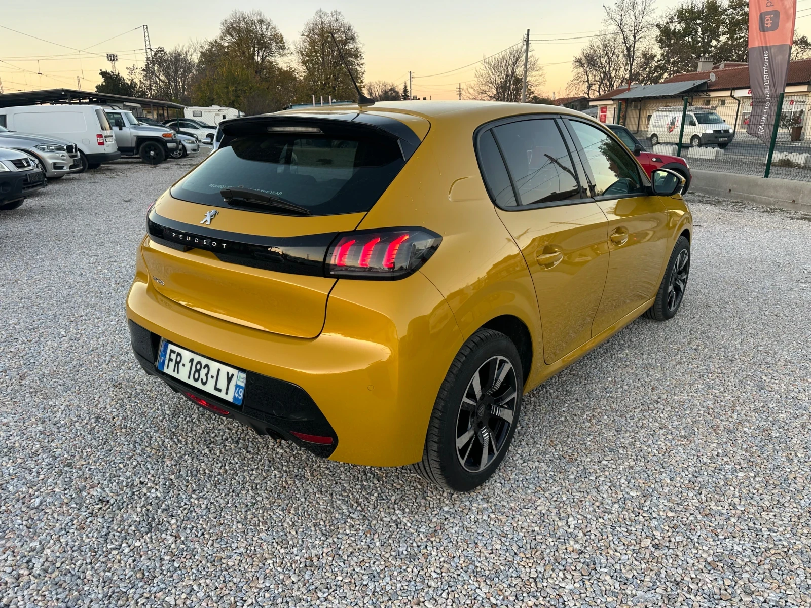 Peugeot 208 1.5 BLUEHDI, снимка 6 - Автомобили и джипове - 53972796